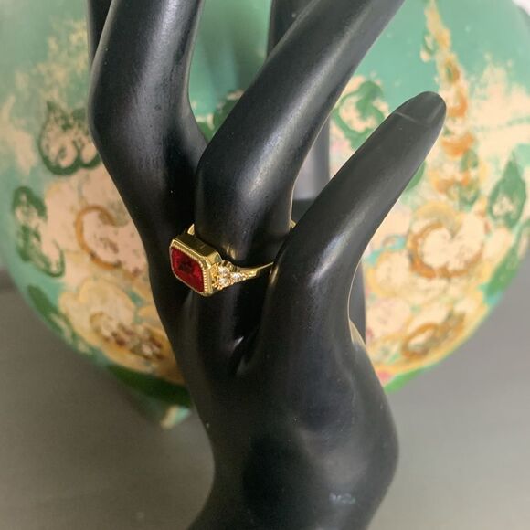 Gorgeous Bezel-set Octagonal Red Glass Cabochon Ring, Unmarked - Picture 3 of 4